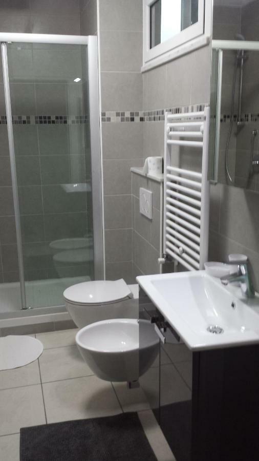 Apartamento Residenza Lux fronte mare Vado Ligure Exterior foto