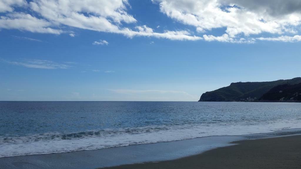 Apartamento Residenza Lux fronte mare Vado Ligure Exterior foto