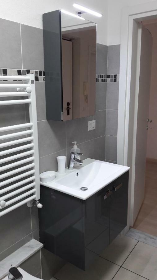 Apartamento Residenza Lux fronte mare Vado Ligure Exterior foto